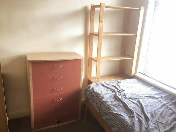 Single Room - Town & University Nearby, 24H Bus, Airport-Linked 曼彻斯特 外观 照片