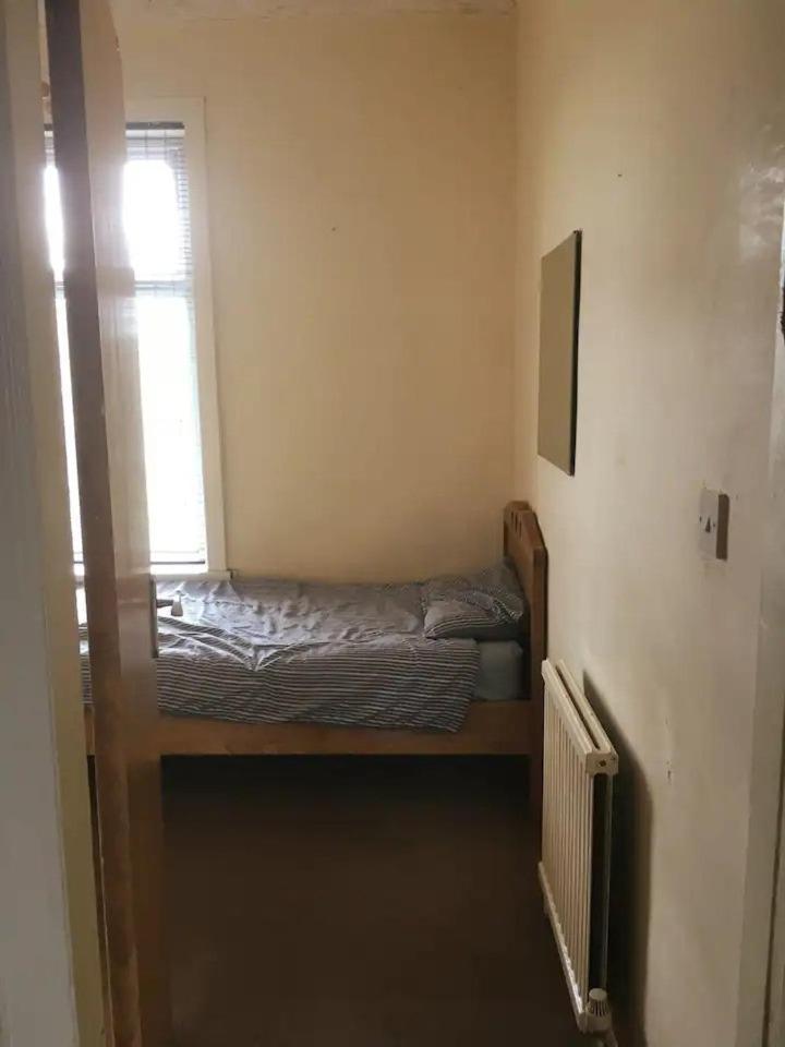Single Room - Town & University Nearby, 24H Bus, Airport-Linked 曼彻斯特 外观 照片