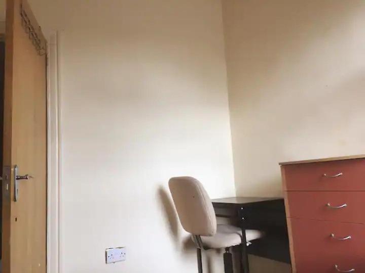 Single Room - Town & University Nearby, 24H Bus, Airport-Linked 曼彻斯特 外观 照片