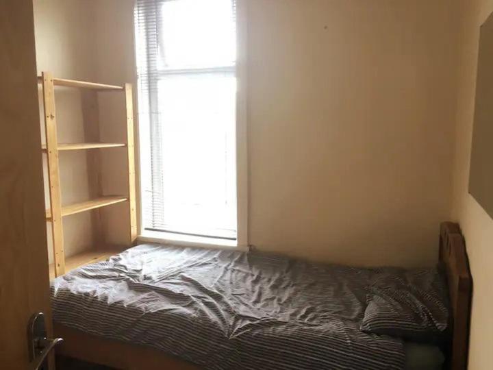 Single Room - Town & University Nearby, 24H Bus, Airport-Linked 曼彻斯特 外观 照片